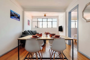 Dining - Edificio Aurora: Views & Vintage Charm (Centro)