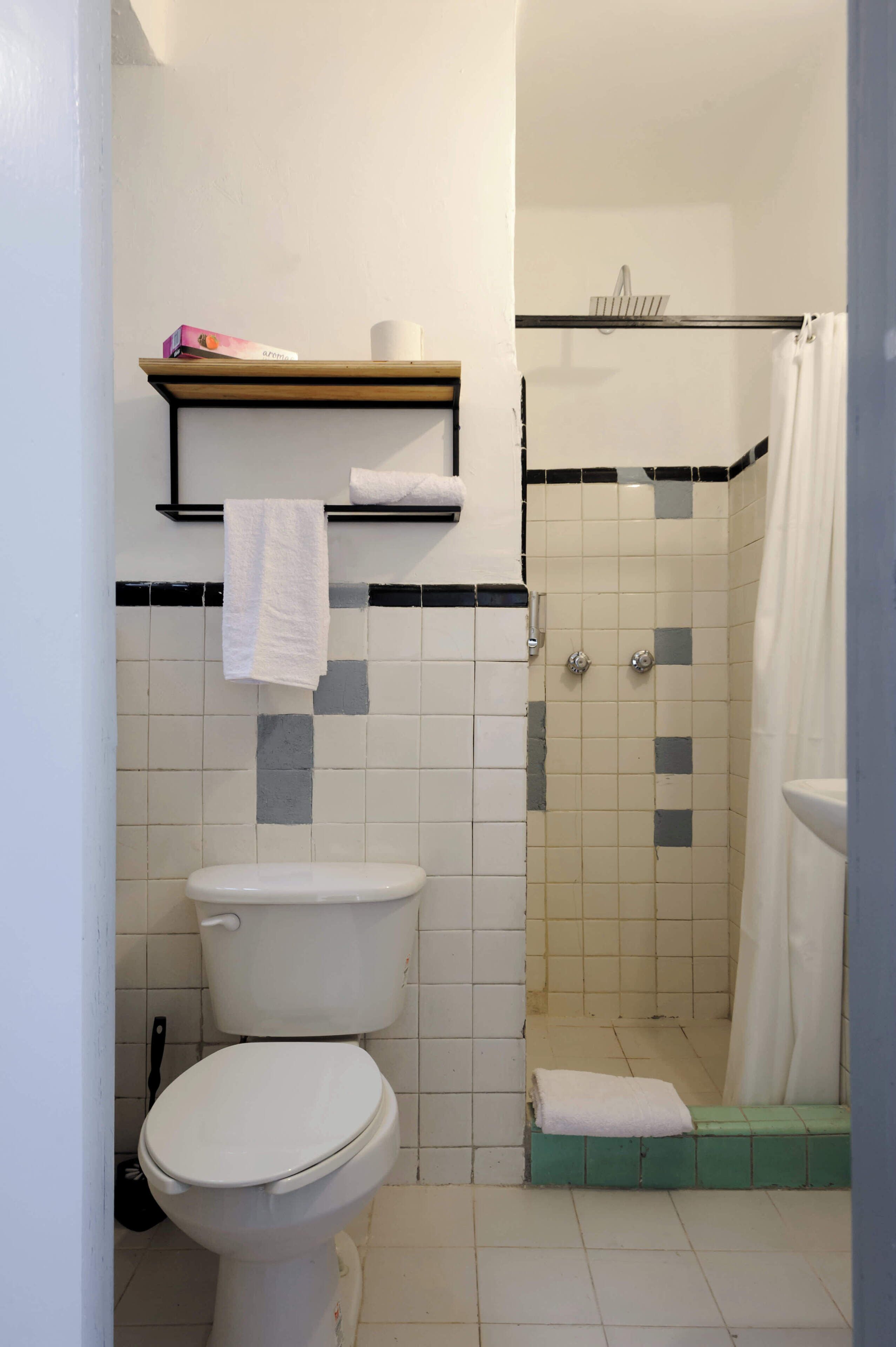 Dusche, Handtücher, Shampoo