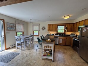 Private kitchen - Iris Ave-York Cottage (York)