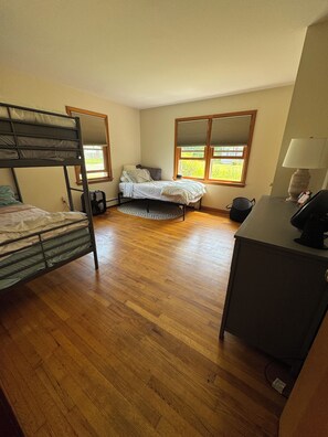 Room - Iris Cottage-Walk to Short Sands (York)