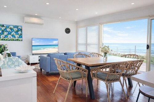 St Helen's-Absolute Beach Front, off peak special!