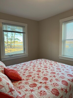 2 bedrooms, free WiFi - Wake Up to Estuary Views-Beach Plum Cottage (Ogunquit)