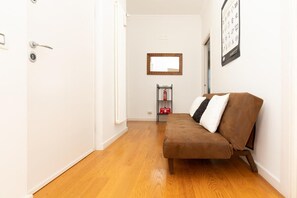 Living area - Apartment 'Casa Torre Di Specchio with Pool' – Wi-Fi and Air Conditioning (Bari)