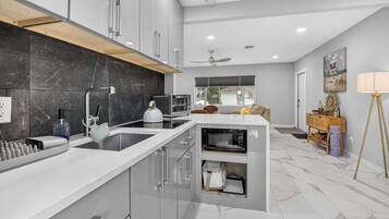 House, Multiple Beds, Patio, Garden View (Marina Row 4) | Private kitchen