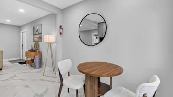 House, Multiple Beds, Patio, Garden View (Marina Row 4) | Interior