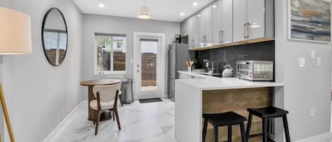 ハウス ベッド (複数台) パティオ ガーデンビュー (Marina Row 4) | 専用キッチン