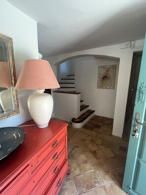 Interior - Provençal house with swimming pool in a private lane (Roquefort-les-Pins)