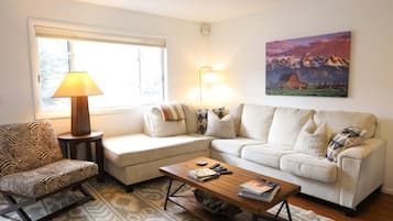 Townhome, 3 Bedrooms | Living area