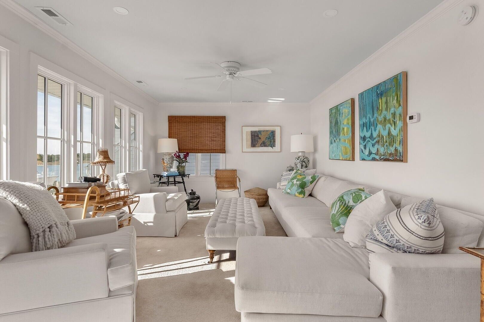 House, 4 Bedrooms | Living area | Smart TV