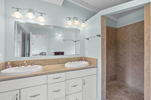 House, 4 Bedrooms | Bathroom - Hale Mahi'ai 4 Bedroom Home (Kailua-Kona)