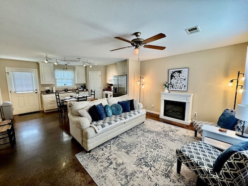 Cozy Corner Cottage Bentonville