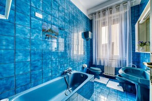 Bidet, towels - GuestHost - Spacious and welcoming 100 square meters apartment, perfect for four people, located on the first floor of a building without an elevator.The property is located in a quiet residential area, well-served by essential services and public transp (Spoleto)