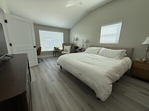 Room - New 3-bedroom house with pool in St Pete Beach/Pass-a-Grille steps from beach (St. Pete Beach)