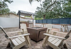 BBQ/picnic Area - Landing Modern 1bd, Pool, Gym (Tampa)