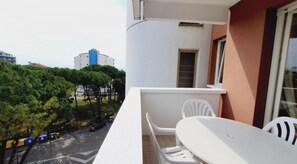 Balcony - Familiar Apartment in a Prime Location (Lignano Sabbiadoro)