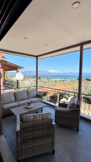Terrace/patio - Calma House – Luxury by the Sea | Chalkoutsi Oropos (chalkoutsi oropou)