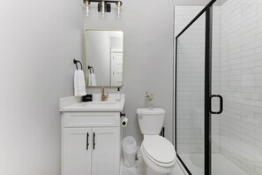Shower, hair dryer, shampoo - Luxury Home • Sleeps 12+ • Near Broadway • 9 Beds! (Nashville)