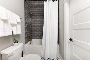 Shower, hair dryer, shampoo - Luxury Home • Sleeps 12+ • Near Broadway • 9 Beds! (Nashville)
