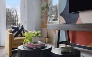 Een televisie en een kantoor