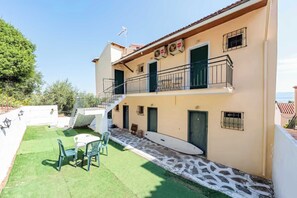 Outdoor dining - Gavriil Apartments Corfu - Maisonette w/ Sea Views (Kavos)