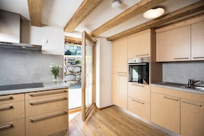 Oven, stovetop, dishwasher