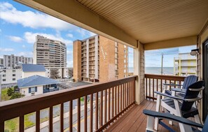 Property grounds - Updated 2 BR 2 BA Unit - 1/2 Block from the Beach (Ocean City)