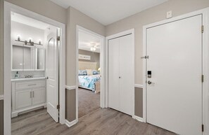 2 bedrooms, iron/ironing board, bed sheets - Updated 2 BR 2 BA Unit - 1/2 Block from the Beach (Ocean City)