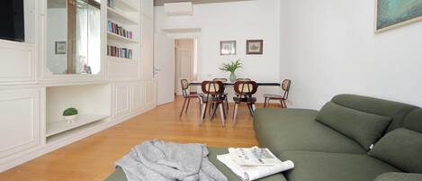 Apartment (4 Bedrooms) | Front of property