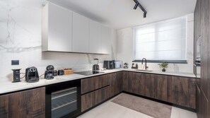 Fridge, microwave, oven, stovetop - Luxury Villa Asper with Pool and Jacuzzi (Ližnjan)