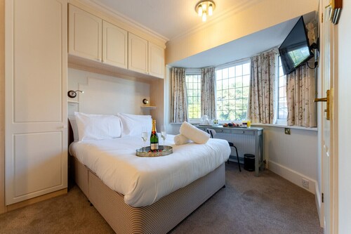 Cransley Room 10 - Communal garden, close to beaches & train station