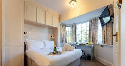 Cransley Room 10 - Communal garden, close to beaches & train station