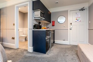 Interior - Cransley Room 4 - Ground floor room close to the beaches and town (Bournemouth)