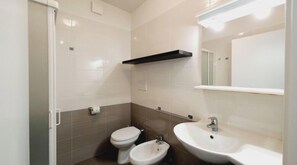 Apartment, 2 Bedrooms, Terrace, Ocean View | Bathroom - Seaside Accommodation With Terrace (Lignano Sabbiadoro)
