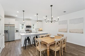 Dining - New Listing! Sable Palm| Brand new townhouse in Lost Key| 5 min walk to beach| Two pools| Free Golf (Gulf Beach)