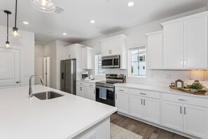Fridge, microwave, oven, stovetop - New Listing! Sable Palm| Brand new townhouse in Lost Key| 5 min walk to beach| Two pools| Free Golf (Gulf Beach)