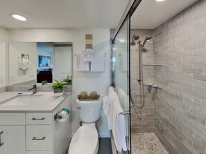 Towels - Pointe South 306 | Modern Gulf Escape + Pool (Fort Myers Beach)