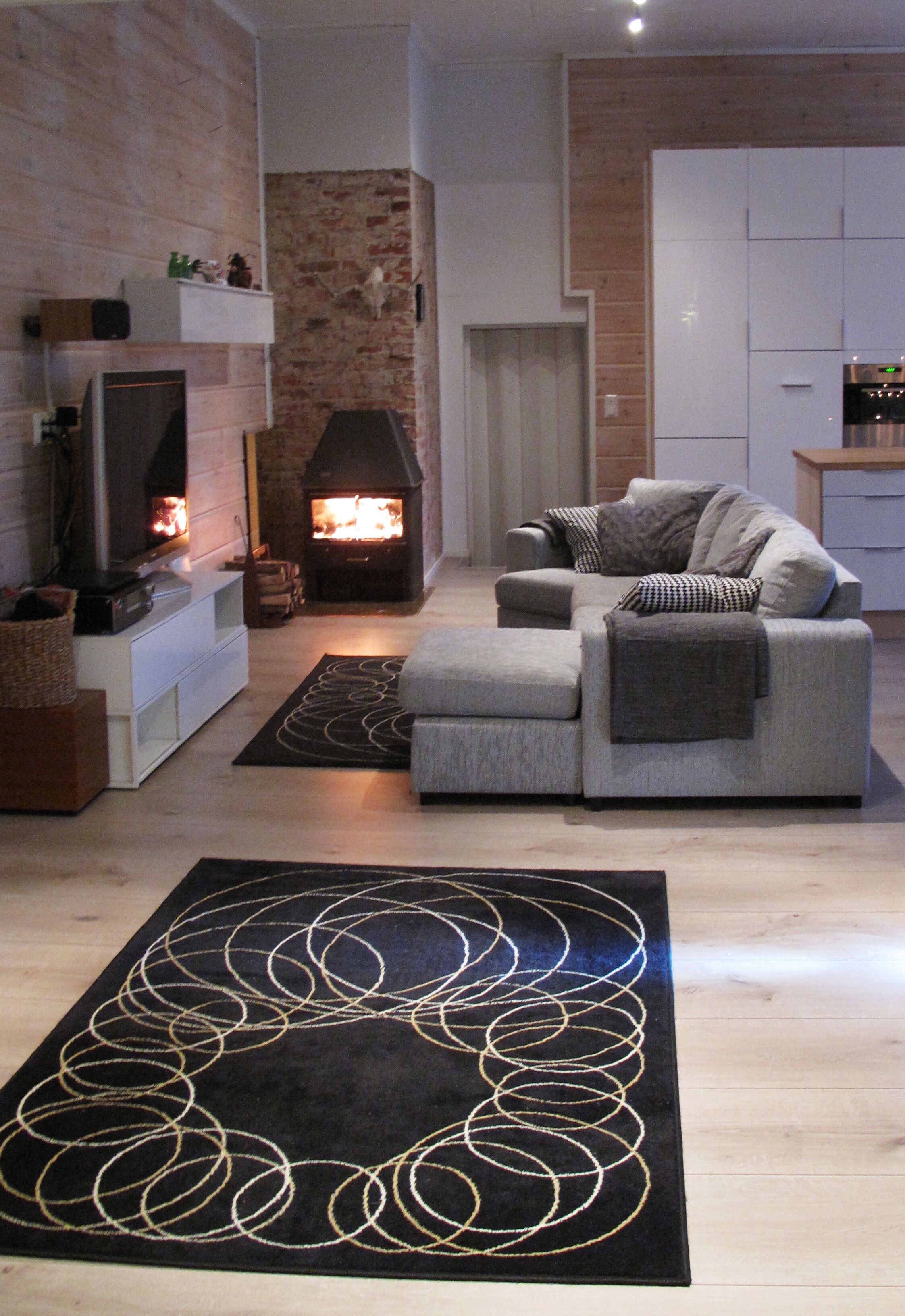 Family Apartment, 4 Bedrooms, Lake View | Living area