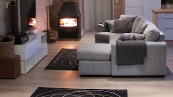 Family Apartment, 4 Bedrooms, Lake View | Living area