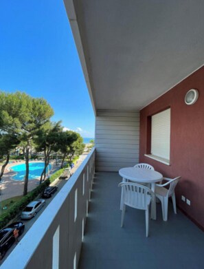 Balcony - Ideal Getaway Apartment With Terrace (Lignano Sabbiadoro)
