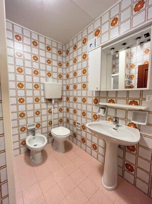 Apartment, 2 Bedrooms, Terrace, Ocean View | Bathroom - Ideal Getaway Apartment With Terrace (Lignano Sabbiadoro)