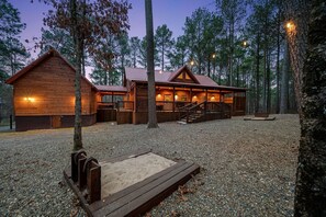 Exterior - Double Deuce: Sleeps 14 Bunk Room + Game Room (Broken Bow)