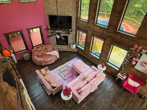 Living area - Pretty in Pink: Sleeps 14 (Broken Bow)