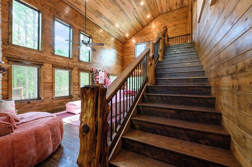 Pretty in Pink: Sleeps 14