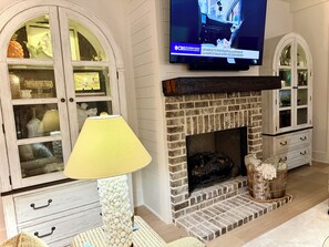 Interior - NEW SSI-Sleep 20; Pool&Spa; Putting Grn; Outdoor Kitchen; Game Rm (St. Simons Island)