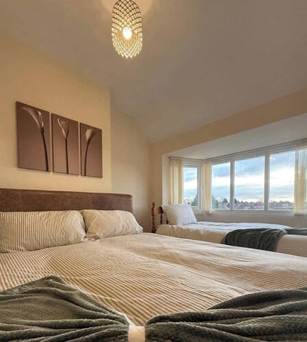 Birmingham Home: Free Parking, WiFi & 3 Bedrooms!