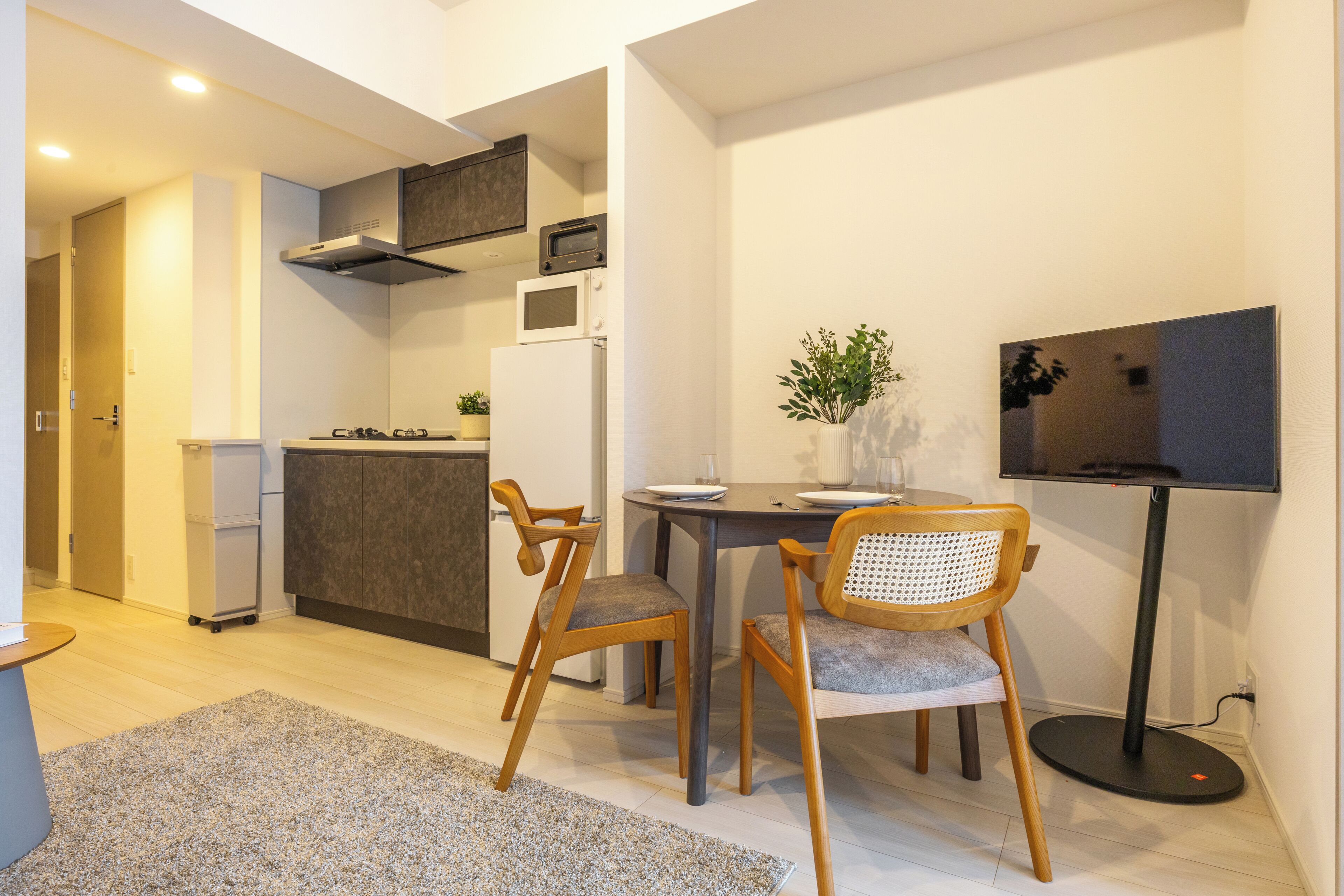 Full-size fridge, microwave, stovetop, rice cooker