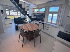Departamento, 2 habitaciones, Terraza, vista al océano | Sala de estar