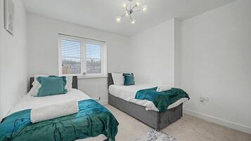 4 bedrooms, iron/ironing board, free WiFi, bed sheets