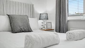 4 bedrooms, iron/ironing board, free WiFi, bed sheets