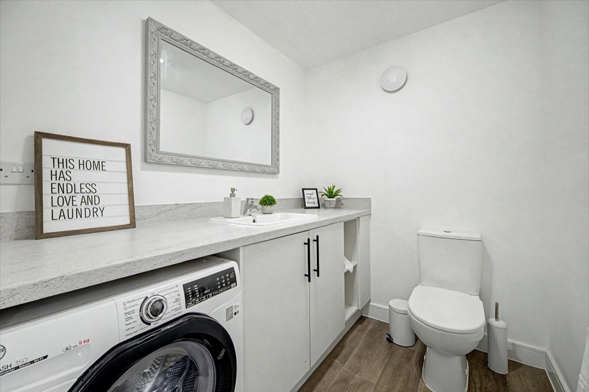 Combined shower/tub, deep soaking tub, hair dryer, towels